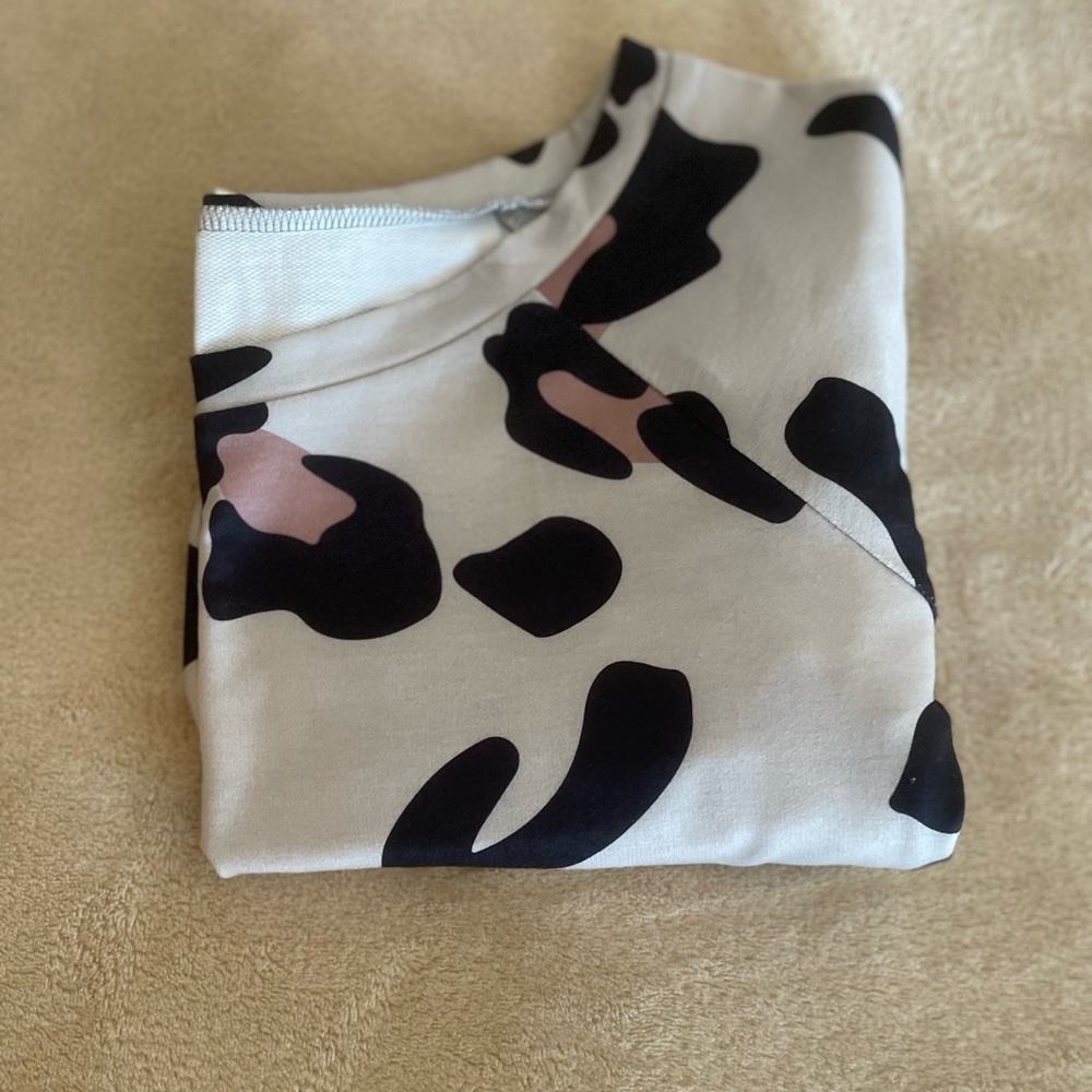Off the Shoulder Animal Print Lightweight Sweater - Size S & M - Picture 7 of 15